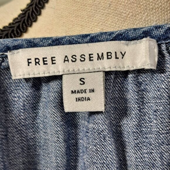 Free Assembly Size Small Denim Dress Short Sleeve V-Neck Medium Blue EUC - Picture 10 of 13